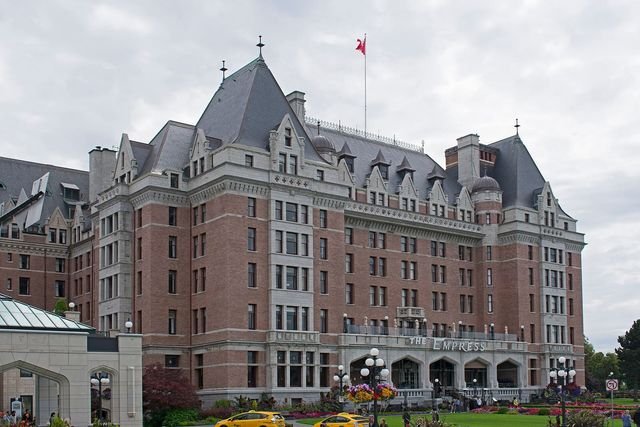 The Fairmont Empress hotel facing the Inner Harbour