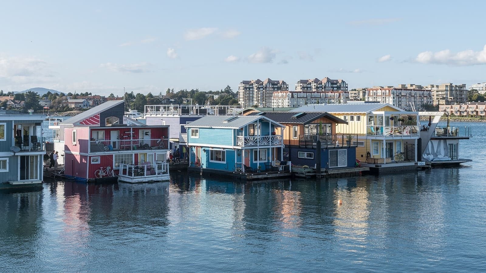 Colourful floating homes at Fisherman's Wharf